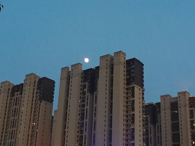 一轮圆月爬上来（20190714）